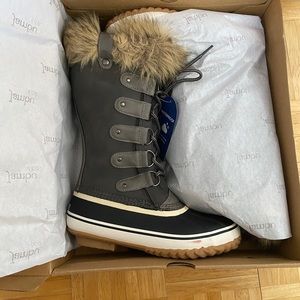 BRAND NEW STILL IN BOX!!!! Fur Lined Snow Boots